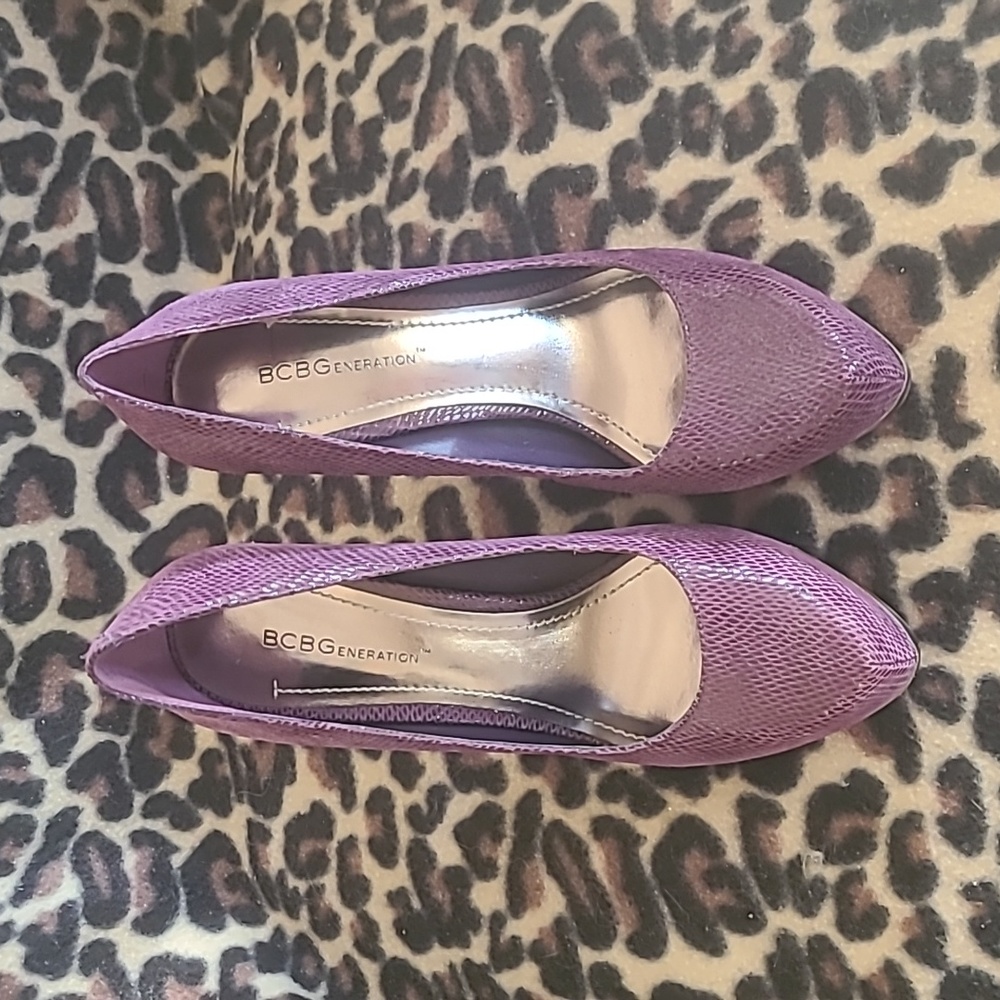 Purple platform pumps
